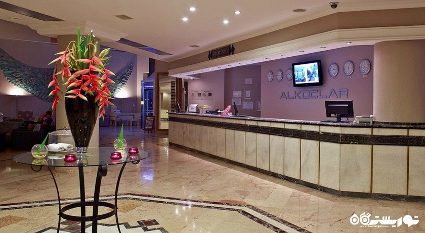 میز پذیرش هتل آلکودار آداکول